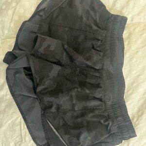 Lululemon hotty hot camo Short